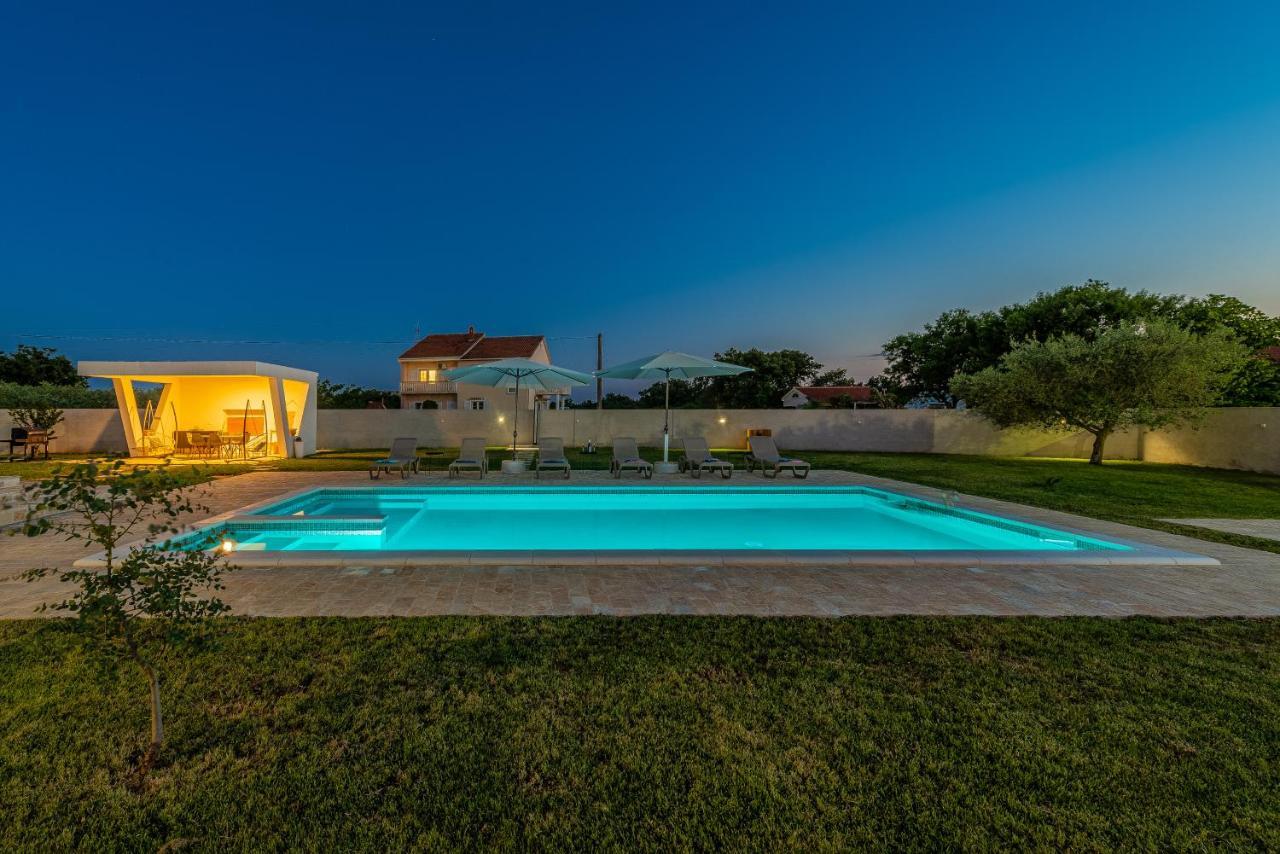 S&I Peaceful Holiday Home With Pool & Jacuzzi Galovac  Екстериор снимка