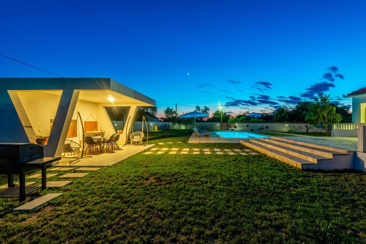 S&I Peaceful Holiday Home With Pool & Jacuzzi Galovac  Екстериор снимка