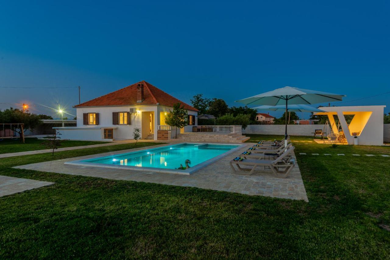 S&I Peaceful Holiday Home With Pool & Jacuzzi Galovac  Екстериор снимка