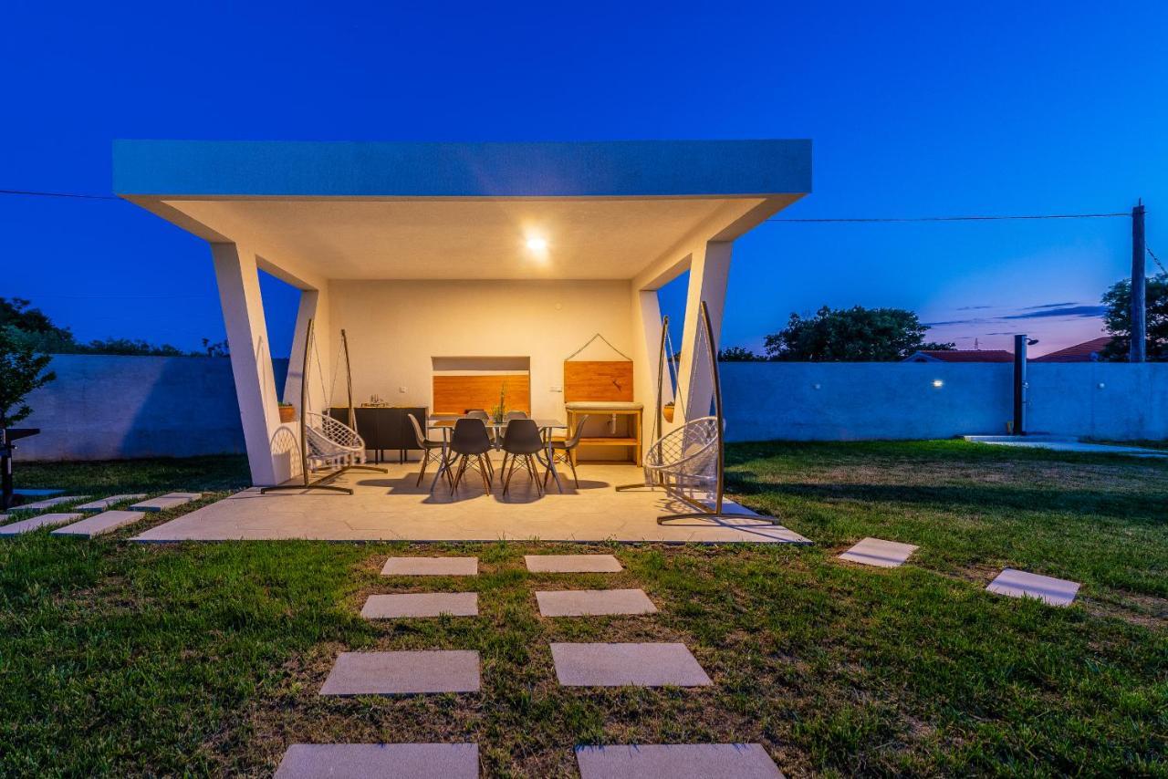 S&I Peaceful Holiday Home With Pool & Jacuzzi Galovac  Екстериор снимка