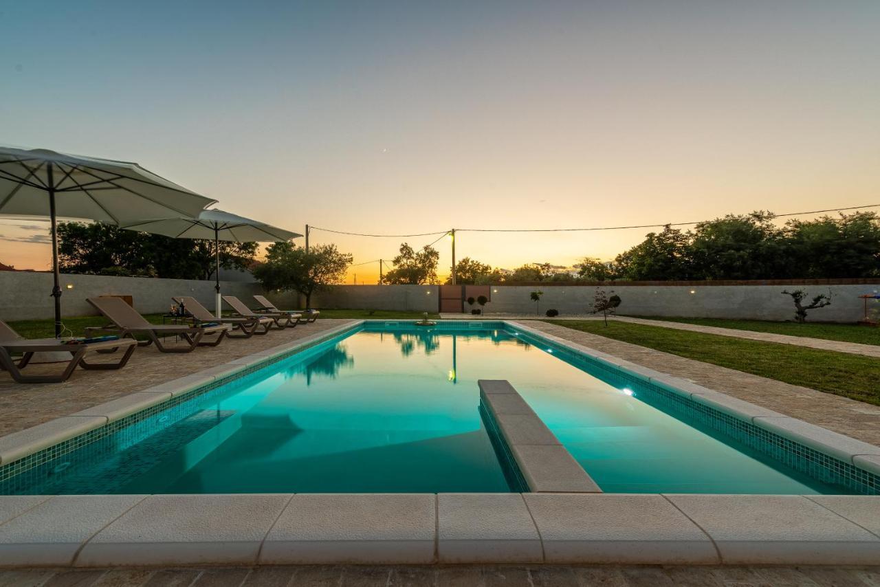 S&I Peaceful Holiday Home With Pool & Jacuzzi Galovac  Екстериор снимка
