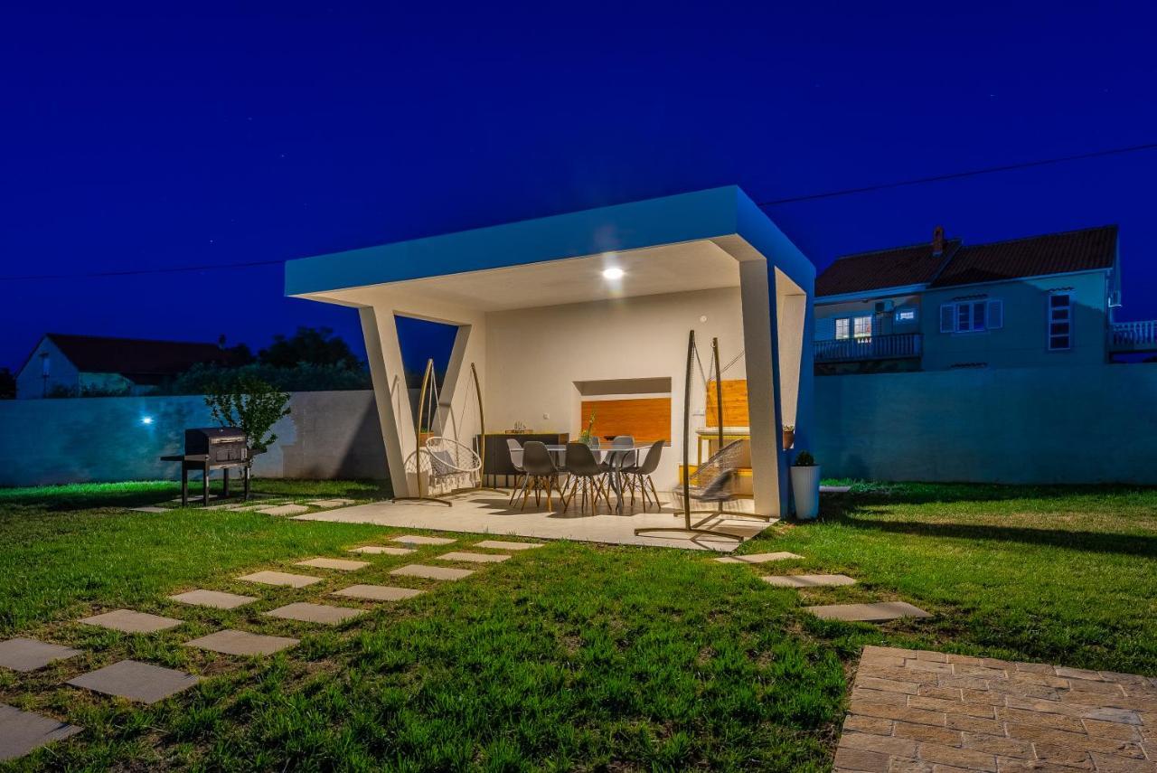 S&I Peaceful Holiday Home With Pool & Jacuzzi Galovac  Екстериор снимка