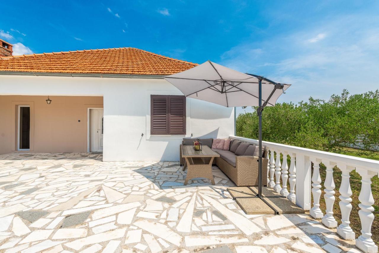 S&I Peaceful Holiday Home With Pool & Jacuzzi Galovac  Екстериор снимка