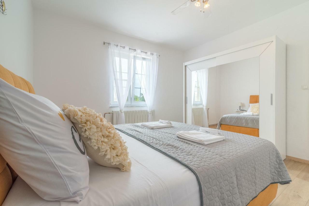 S&I Peaceful Holiday Home With Pool & Jacuzzi Galovac  Екстериор снимка