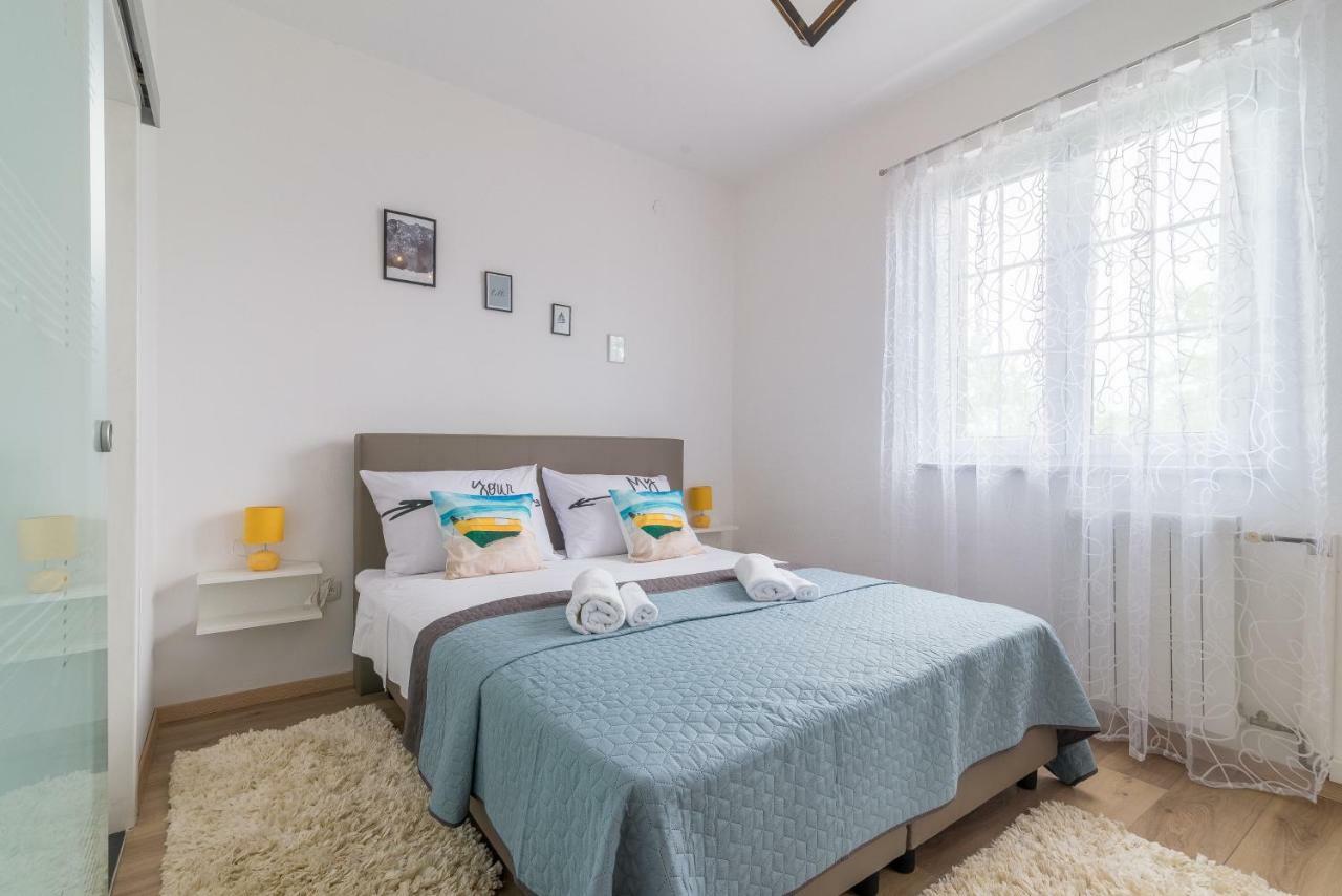S&I Peaceful Holiday Home With Pool & Jacuzzi Galovac  Екстериор снимка