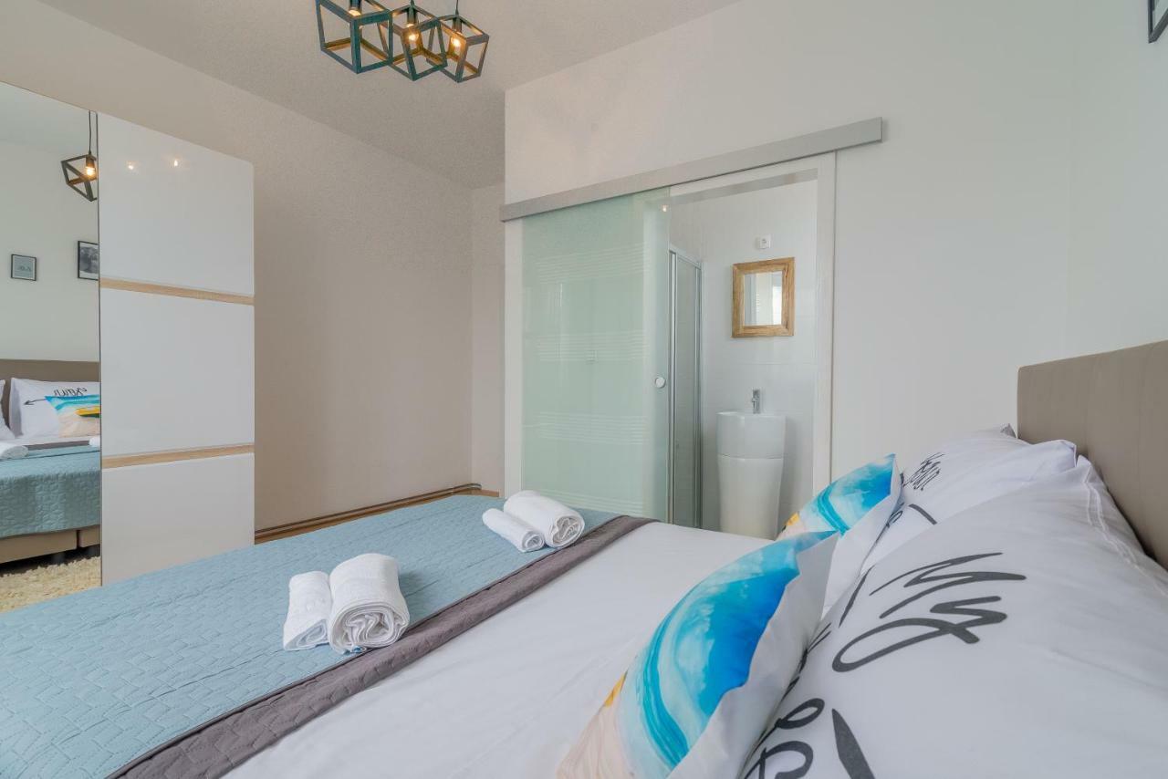 S&I Peaceful Holiday Home With Pool & Jacuzzi Galovac  Екстериор снимка