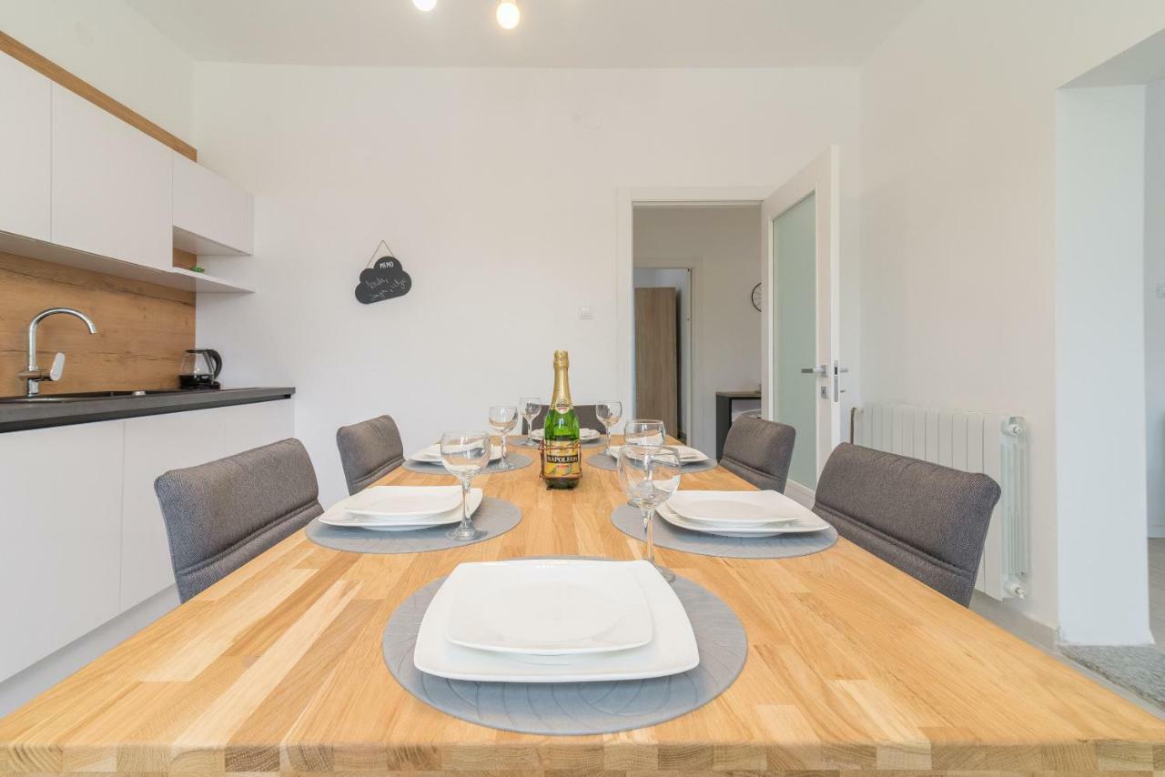S&I Peaceful Holiday Home With Pool & Jacuzzi Galovac  Екстериор снимка