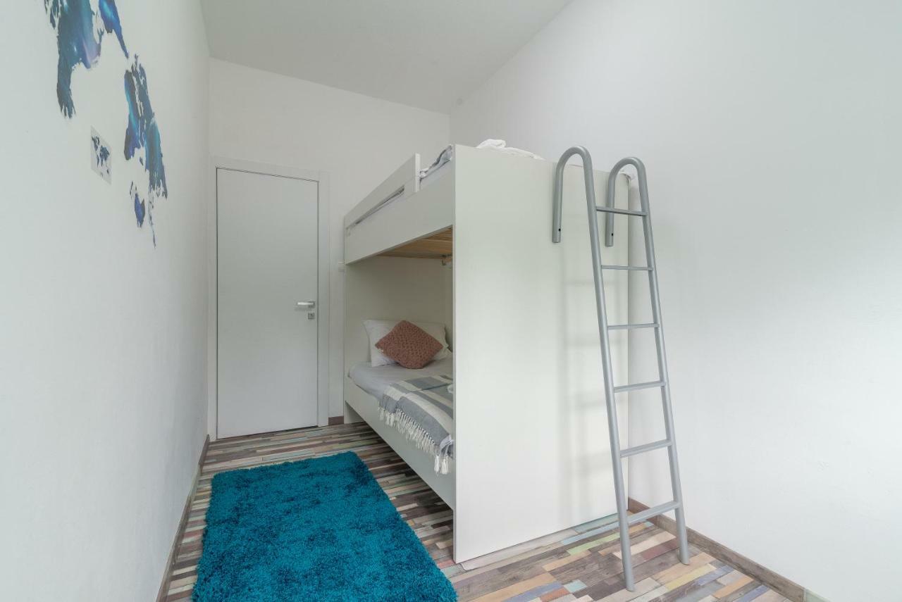 S&I Peaceful Holiday Home With Pool & Jacuzzi Galovac  Екстериор снимка